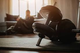 德扑位置红利：为何同一手牌在不同位置价值天差地别？（德州扑克的位置优势：为何同样一手牌因座位不同价值悬殊？）