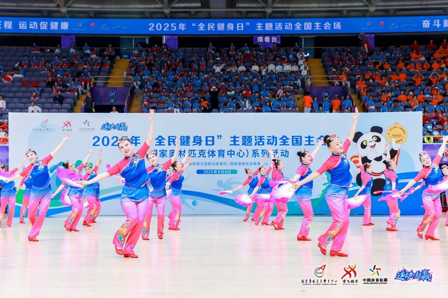 全国春季游泳锦标赛：何峻毅、张展硕夺金