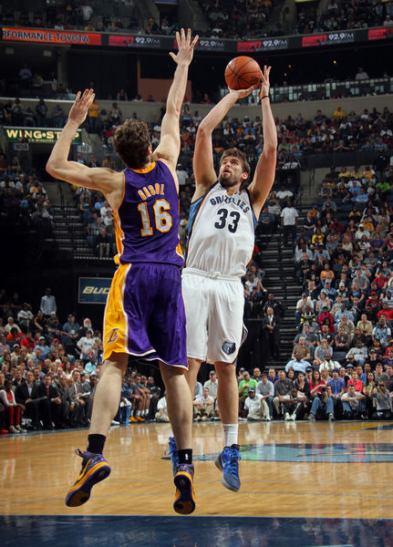 难道真要？新西兰和新喀里多尼亚上半场竟战成0-0平.