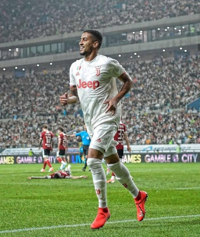 足坛风波！7位球员因转会闹掰，伊萨克、哲凯赖什成焦点