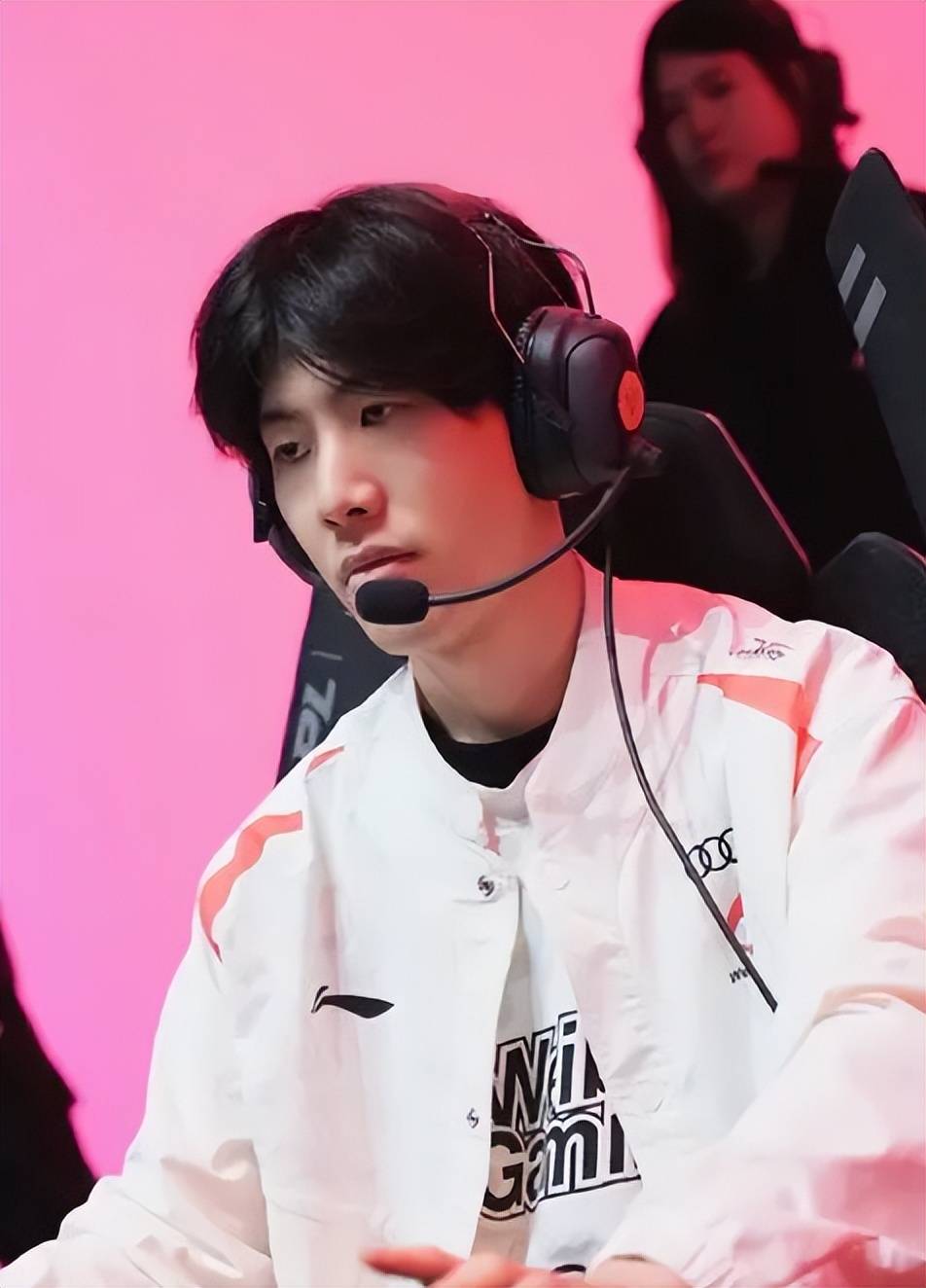 与此同时 与此同时