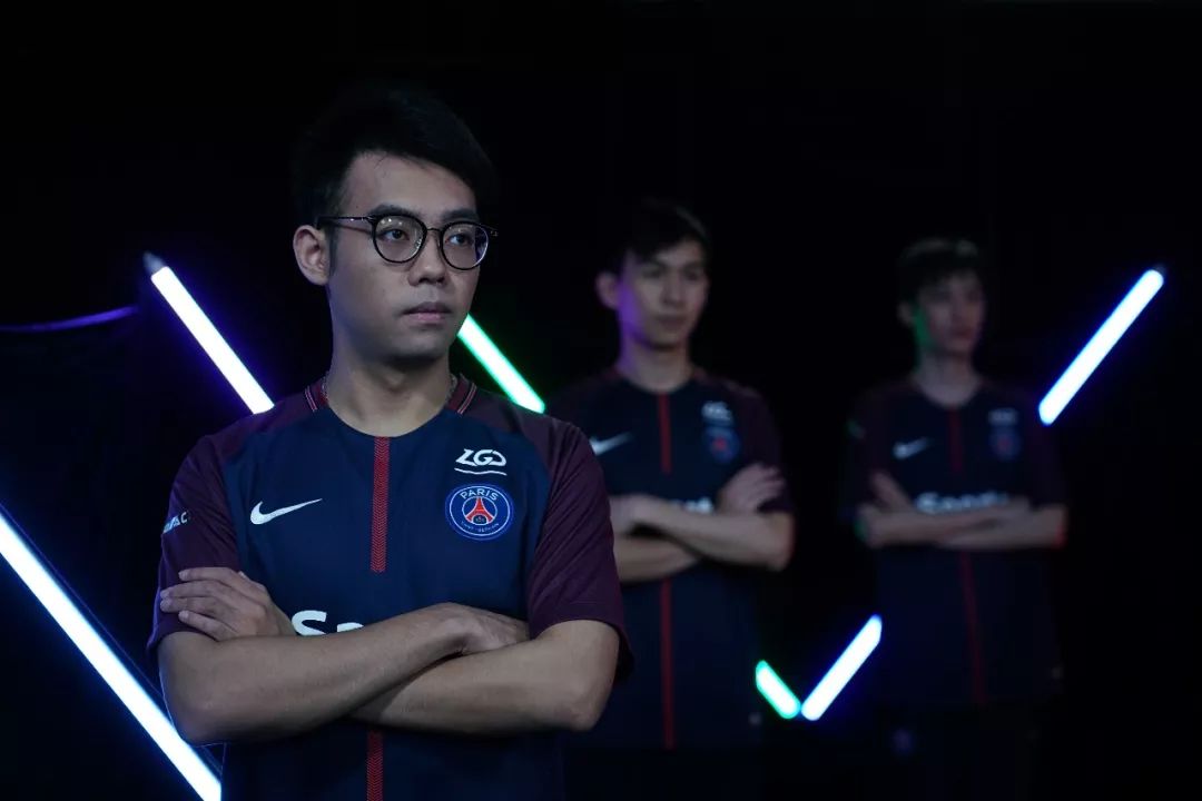 连续触球制